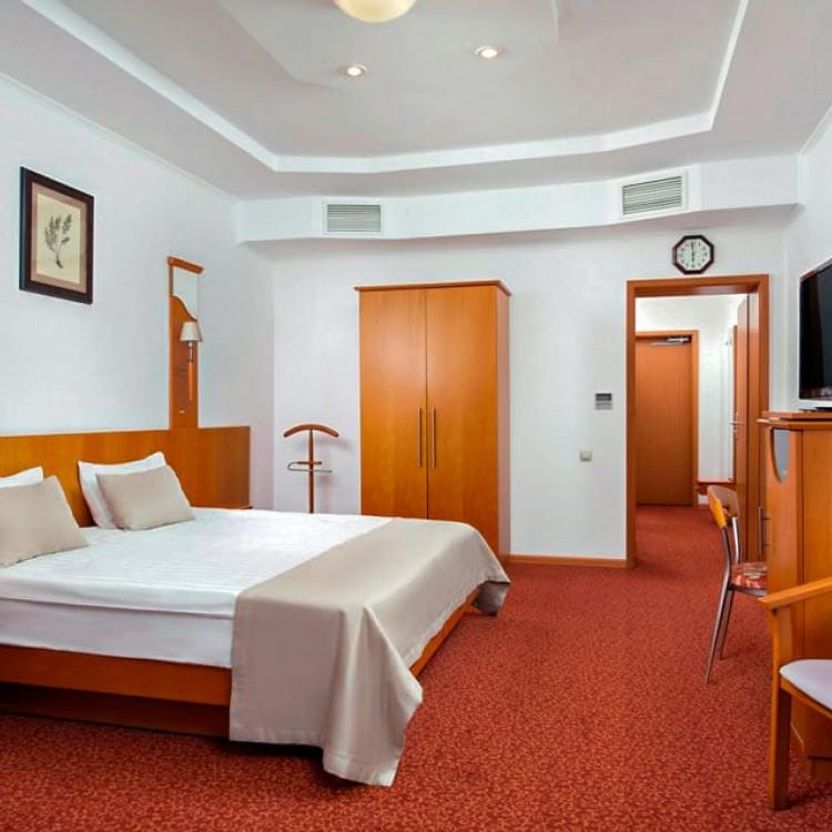 Интерьер 2 местного 1 комнатного Повышенной комфортности Junior Suite, Корпус С санатория Машук Аква-Терм в Железноводске